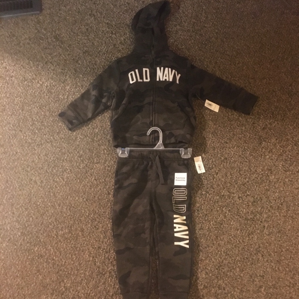 Old navy outfit nwt 2t runs big